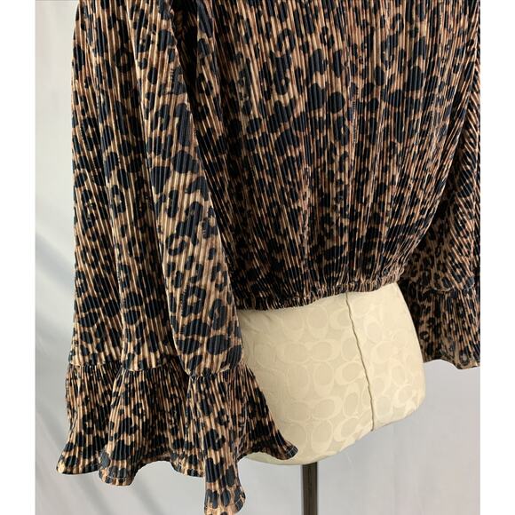 Large She + Sky Women's Pleated Animal Print New Crop Top Off Shoulder - Picture 6 of 8